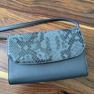 Simply Vera Vera Wang Black and Gray Crossbody Bag